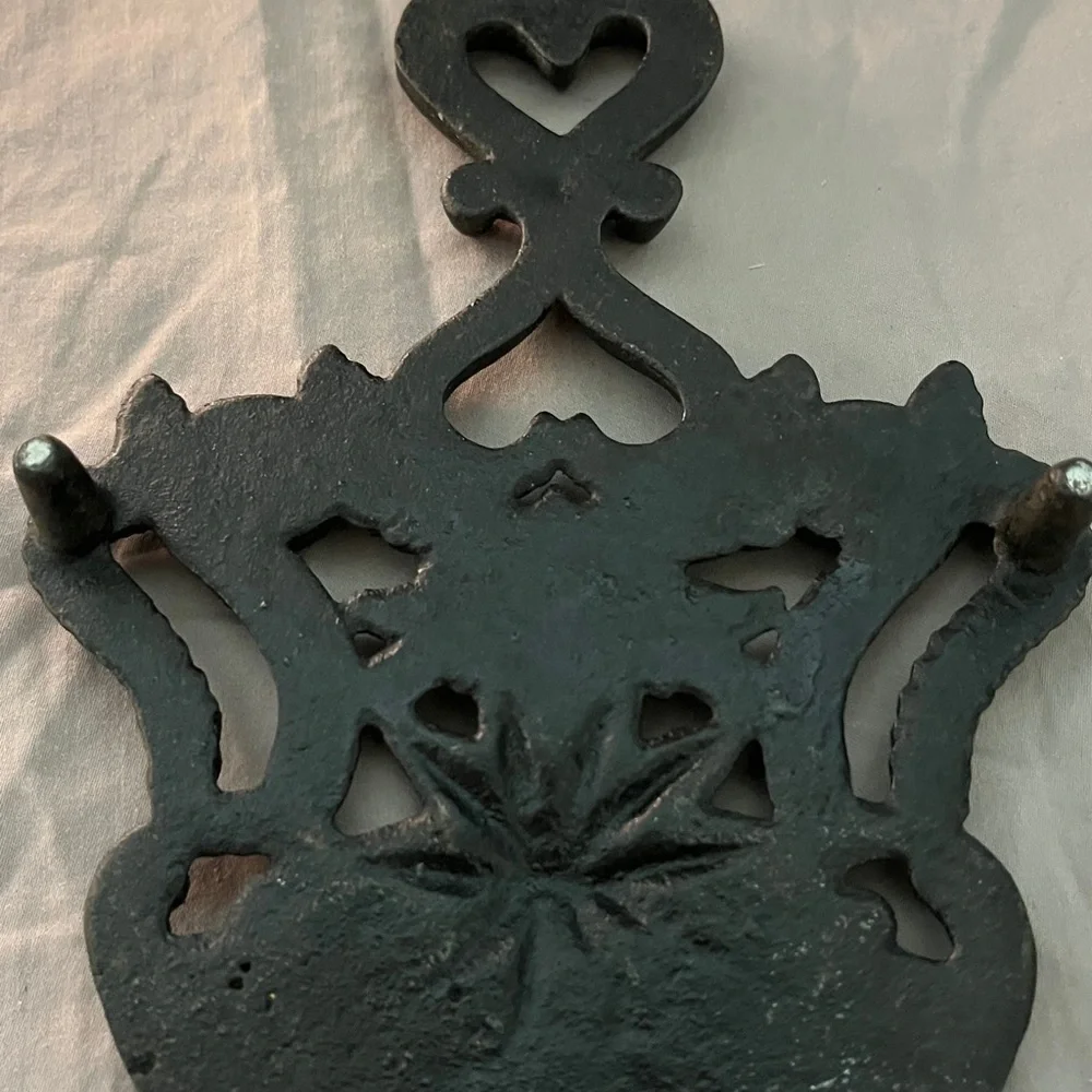Vintage Cast Iron Black Footed Trivet Sunburst Starburst w/ Heart Handle 8.25